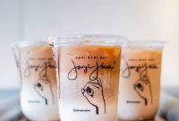 Artikel kali ini membahas mengenai peringkat merek kedai kopi lokal terlaris di Indonesia dan juga alasan kesuksesannya.