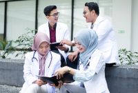 Artikel kali ini membahas mengenai beberapa tips persiapan kuliah Kedokteran untuk siswa-siswi SMA yang berminat menjadi dokter.