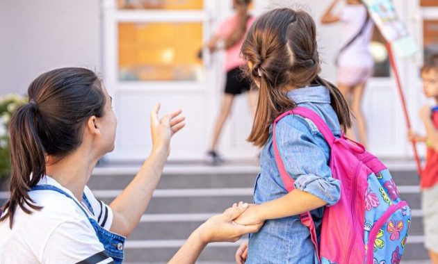 Artikel kali ini membahas mengenai beberapa cara dan juga tips anak berani sekolah sejak hari pertama untuk melatih kemadiriannya.