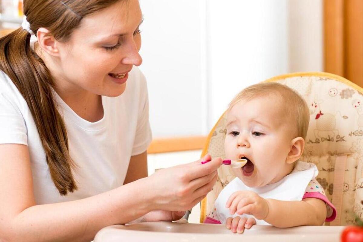 Artikel kali ini membahas mengenai beberapa tips memberi MPASI kepada bayi yang akan membantu para ibu baru.
