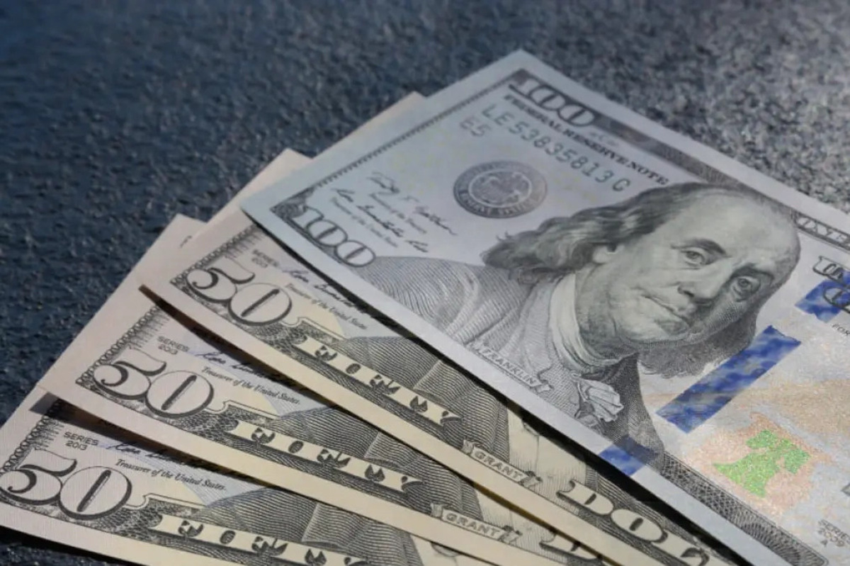 Artikel kali ini membahas mengenai beberapa cara dan tips menghadapi kenaikan dolar AS bagi warga negara Indonesia.