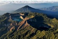Artikel kali ini menyajikan beberapa tempat wisata hidden gem di Indonesia yang layak masuk daftar perjalanan Anda.