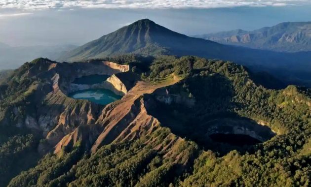 Artikel kali ini menyajikan beberapa tempat wisata hidden gem di Indonesia yang layak masuk daftar perjalanan Anda.