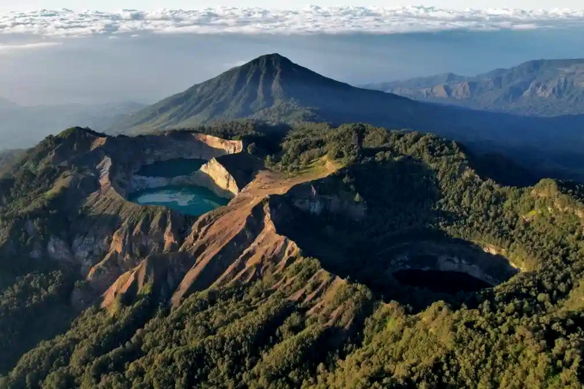 Artikel kali ini menyajikan beberapa tempat wisata hidden gem di Indonesia yang layak masuk daftar perjalanan Anda.