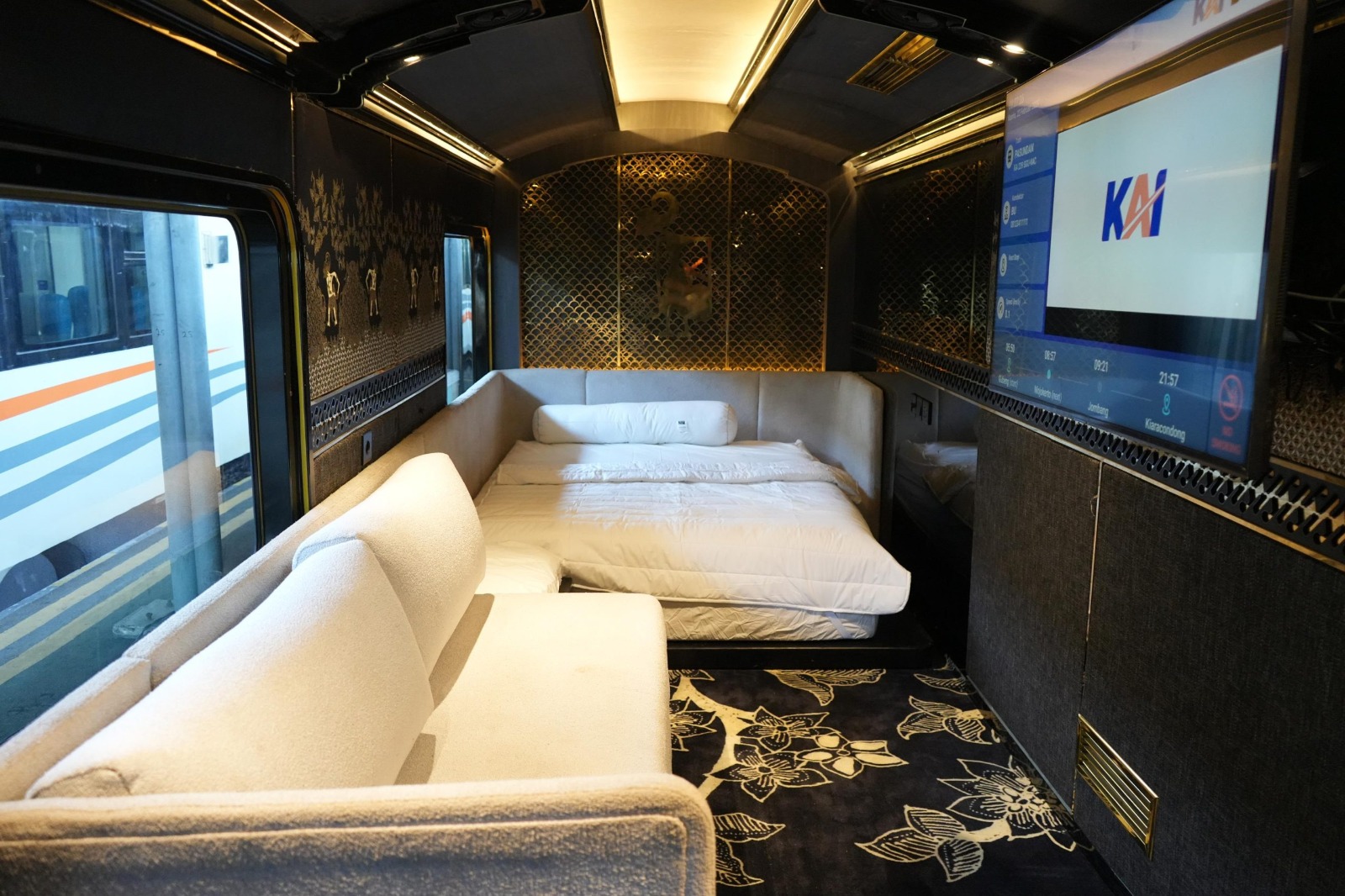 The Nusantara Explorer: Nikmati Sensasi Hotel Berjalan Mewah Di Kereta Wisata Terbaru Kai