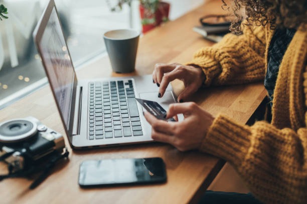 Ilustrasi belanja online / iStock