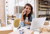 Pengusaha wanita muda yang bahagia / iStockphoto
