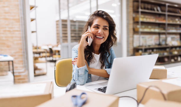 Pengusaha wanita muda yang bahagia / iStockphoto
