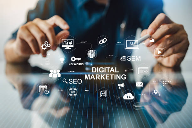 Konsep teknologi bisnis digital marketing / iStockphoto