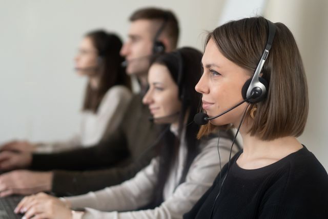 Ilustrasi karyawan bagian Customer Service / pexels-ksenia-kartasheva