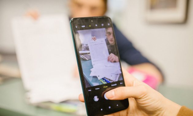 Ilustrasi Cara Scan Dokumen di HP / pexels-rdne