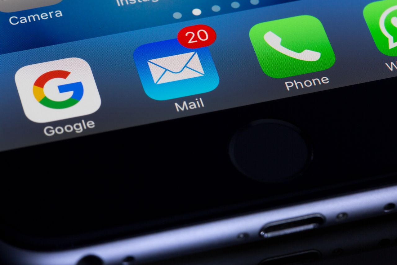 Ilustrasi menerima email tak dikenal / pexels-tdcat