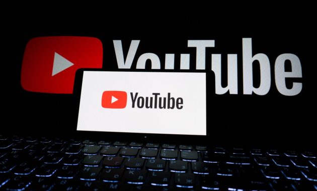Ilustrasi Ponsel dengan logo YouTube / pexels-zulfugarkarimov
